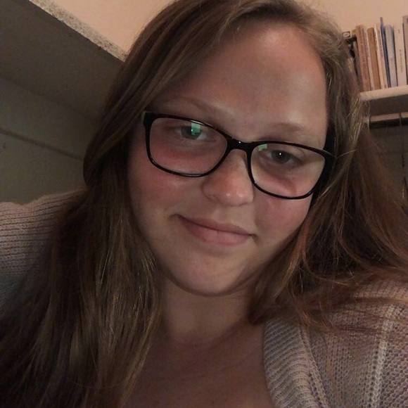 Profile Picture of Heidi Iwansky (@heidiiwansky) on Poshmark