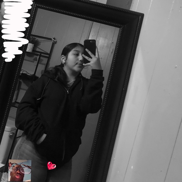 Profile Picture of Cassandra Guzman (@pimpcassandraa) on Poshmark