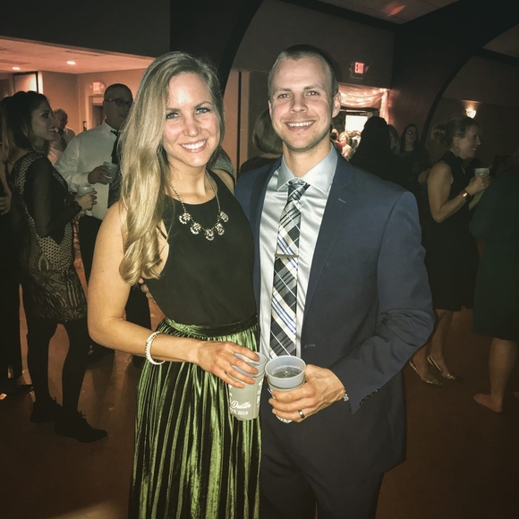 Profile Picture of Becky Niekamp (@bniekamp) on Poshmark