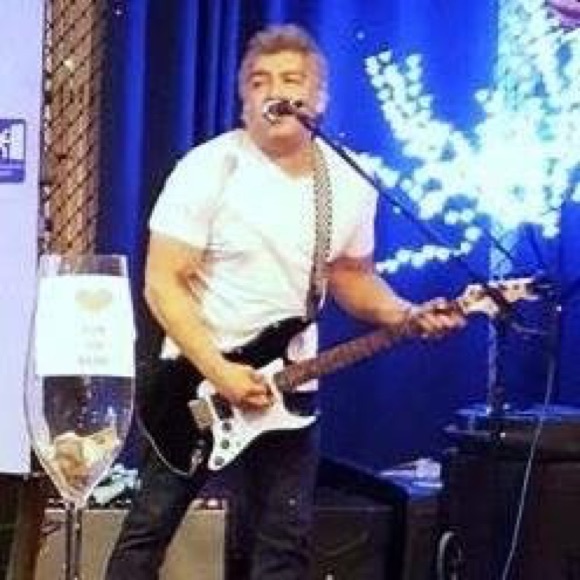 Profile Picture of Larry Zavala (@lzav3) on Poshmark