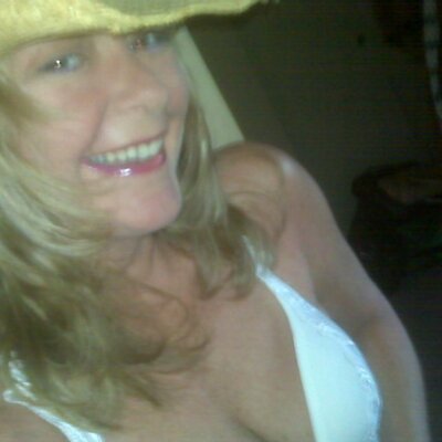 Profile Picture of Pamela Saunders (@pjbosc) on Twitter