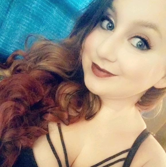 Alexa Wade - Poshmark Profile Picture of Alexa Wade (@a_lynn_wade) on Poshmark