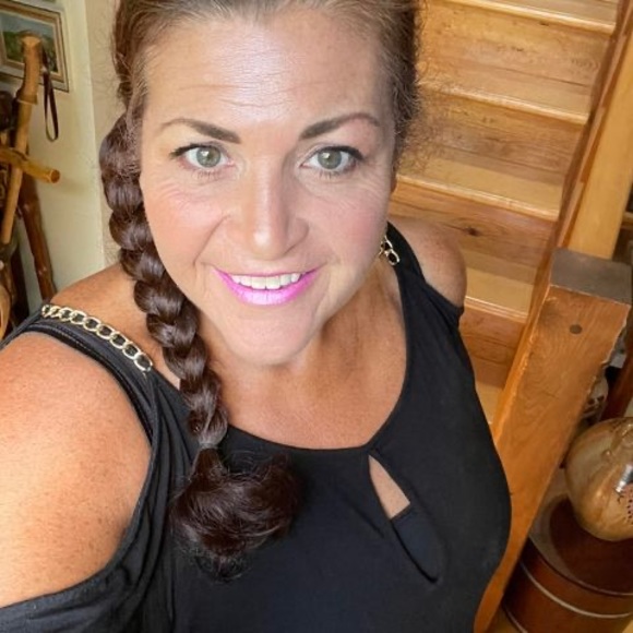 Profile Picture of Christina Pires (@pires_chris) on Poshmark