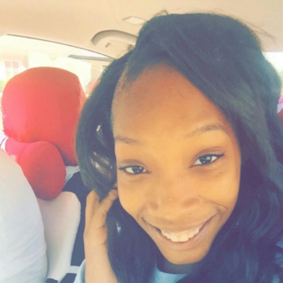 Profile Picture of Brianna Clemons (@ladiiloc21) on Poshmark