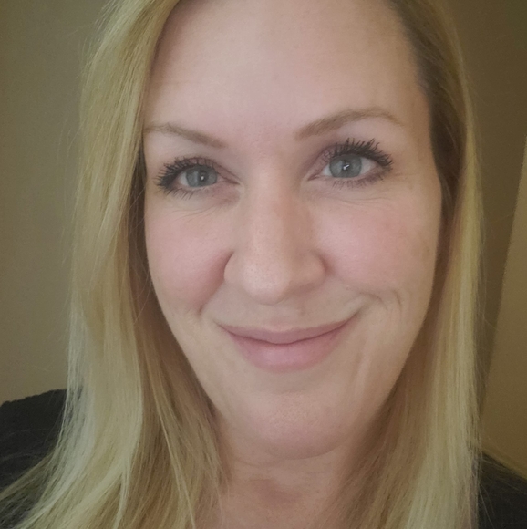 Profile Picture of Rachel Gmyr (@gmyrra) on Poshmark