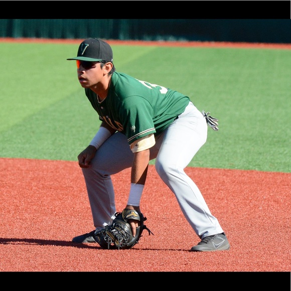 Profile Picture of Matthew Zavala (@matthew_zavala) on Poshmark