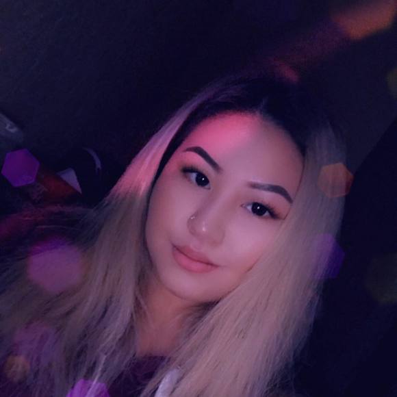 Profile Picture of Jennifer Vue (@jenn_euv07) on Poshmark