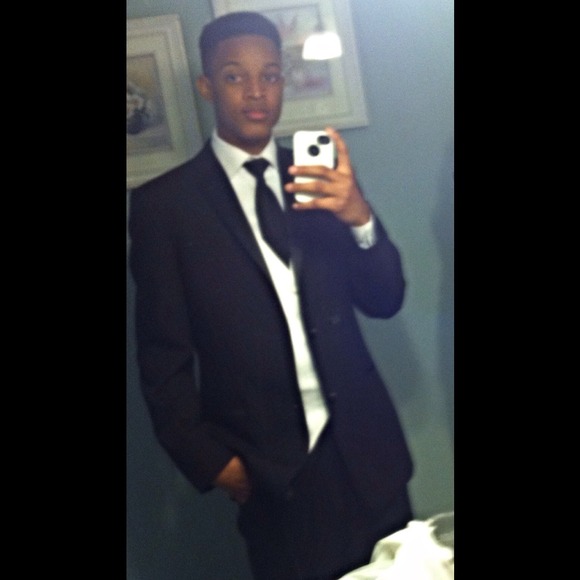 Profile Picture of Robert Skinner (@robskinner) on Poshmark