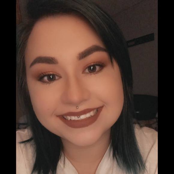 Profile Picture of Ashley Shrout (@ashleyshrout) on Poshmark