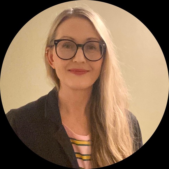 Profile Picture of Emily Decker (@emideck276) on Poshmark