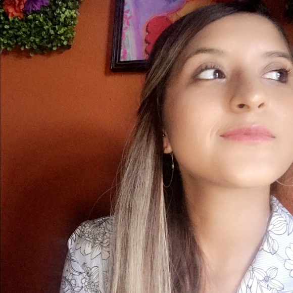 Profile Picture of Gloria Lizama (@yannimia5) on Poshmark