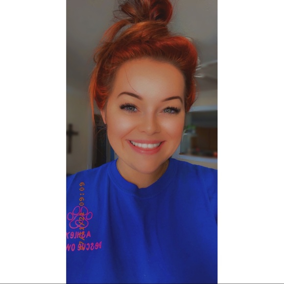 Profile Picture of Ashley Howes (@howesit) on Poshmark