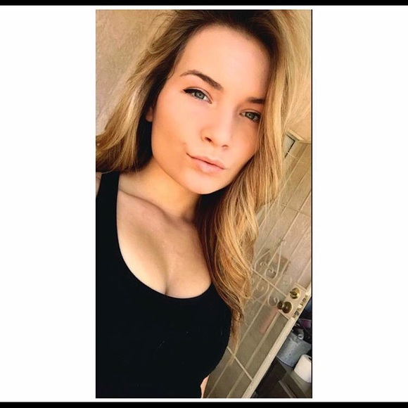 Profile Picture of Alex Carrasco (@alxcrrsco) on Poshmark