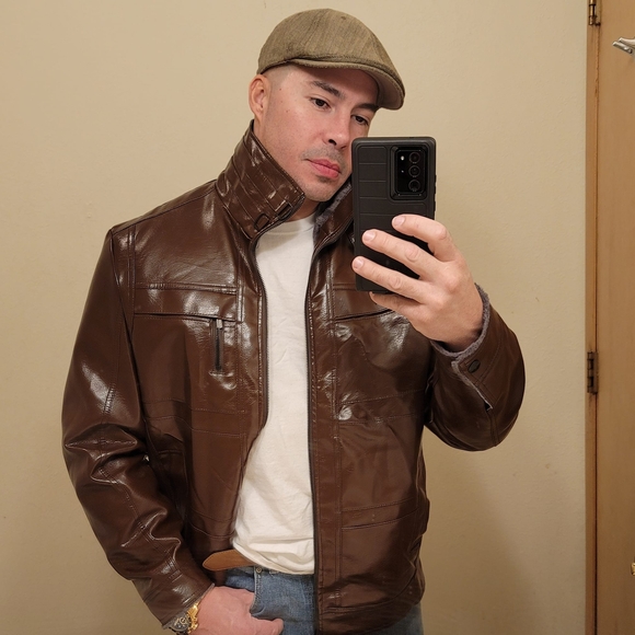 Profile Picture of Robert B. toledo (@robertbonet147) on Poshmark