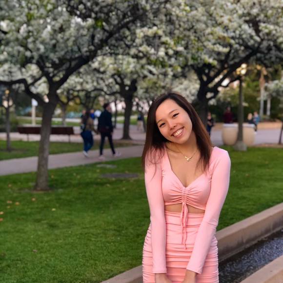 Profile Photo of Linh Luong (@smilylinh) on Poshmark