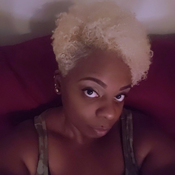 Profile Picture of Aisha Stephens-mercer (@eshuh98) on Poshmark