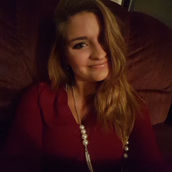 Profile Picture of Valerie Mensen (@vamensen) on Poshmark