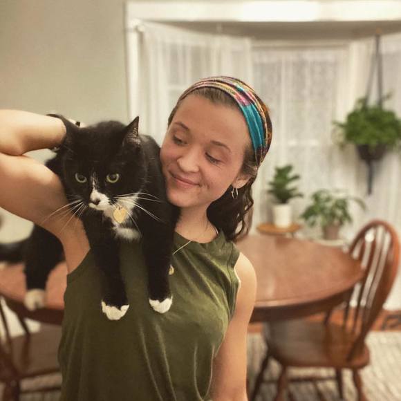 Profile Picture of Ellie Garnsey (@egarnsey) on Poshmark