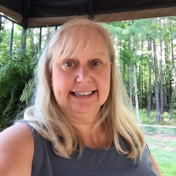 Profile Picture of Sharon Tolbert (@shejambert) on Poshmark