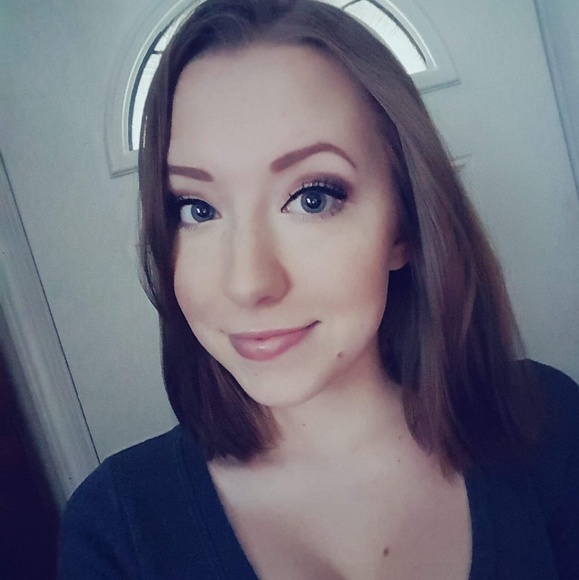 Profile Picture of Bianca Bennett (@bennbianca) on Poshmark