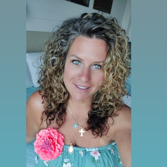 Profile Picture of Suzana Ivetic (@sivetic) on Poshmark