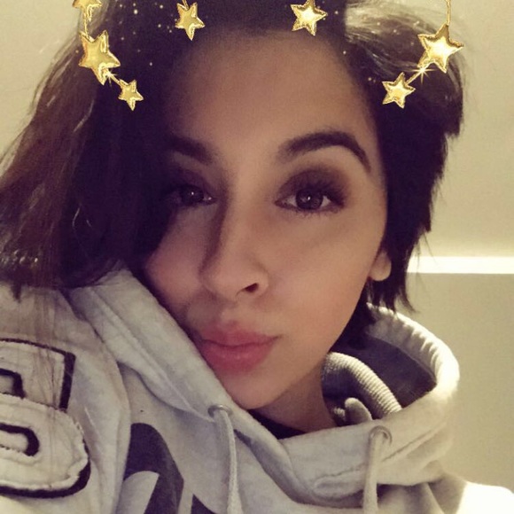 Profile Picture of Denise Melero (@denisesells92) on Poshmark