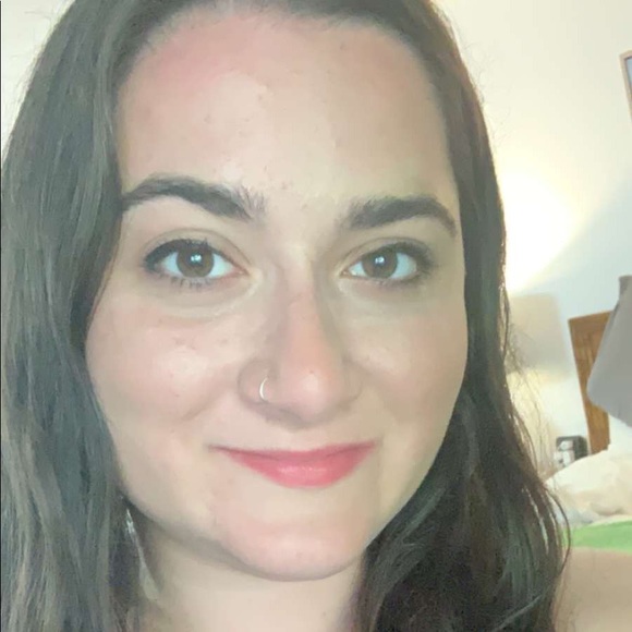 Profile Picture of Jenna Glaski (@jennaglaski) on Poshmark