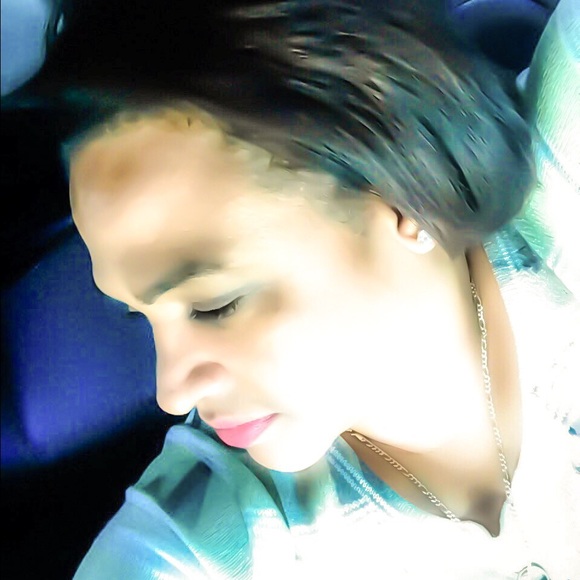 Profile Picture of Geselle Graves (@geselle19) on Poshmark