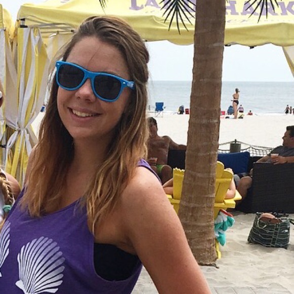 Profile Picture of Melissa Deickmann (@mdeickmann) on Poshmark