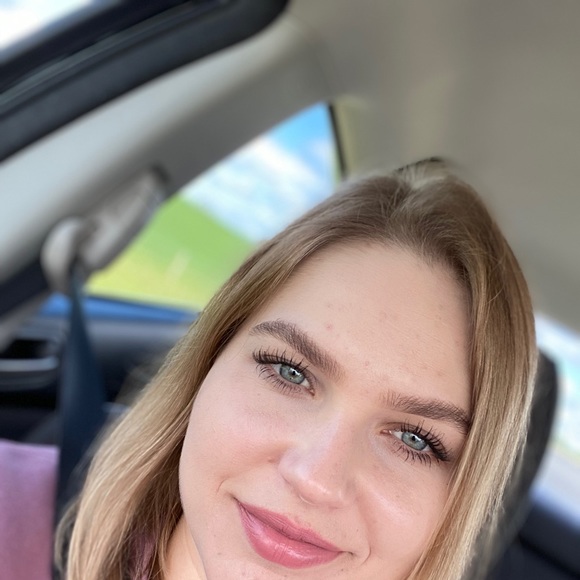 Profile Picture of Anastasiia Savchenko (@a_savchenko) on Poshmark