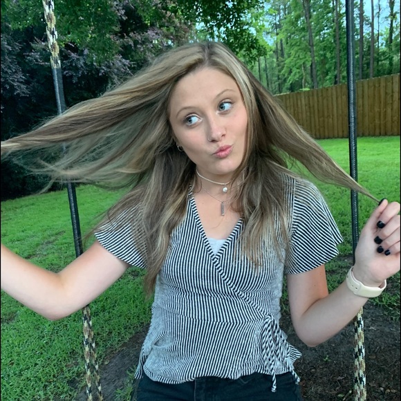 Profile Picture of Sky Davis (@buyskyscloset) on Poshmark