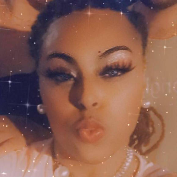 Profile Picture of Bonnie Bon bon (@bonnie_bb) on Poshmark
