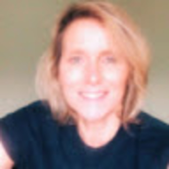 Profile Picture of Nada Barzelatto (@barzelatto) on Poshmark