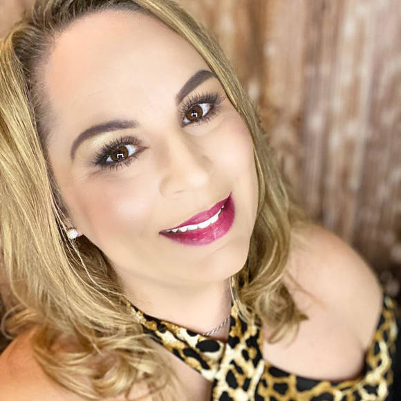 Profile Picture of Kari Curotto (@karicurotto) on Poshmark