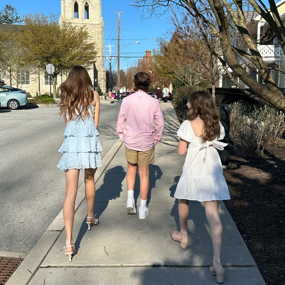 Profile Picture of Teresa Goodhart (@tlgoodhart) on Poshmark