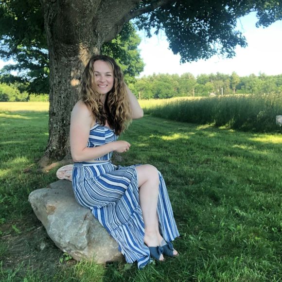 Profile Picture of Victoria Flachner (@victoria199122) on Poshmark