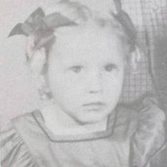 Profile Picture of Kim Derrick (@kaderrick) on Poshmark