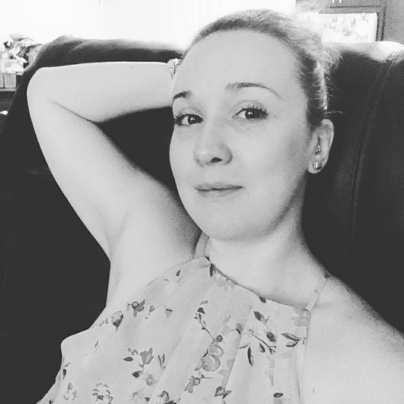 Profile Picture of Amanda Gautier (@asartori123) on Poshmark