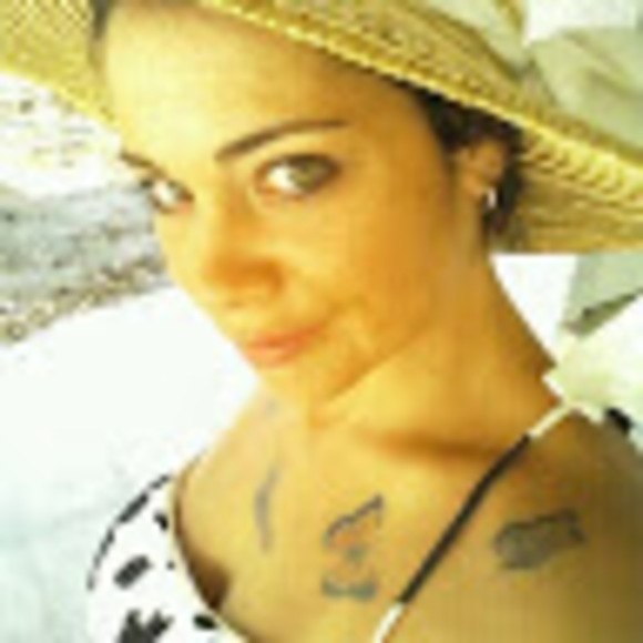 Profile Picture of Julie Bensel (@littlefoxy77) on Poshmark