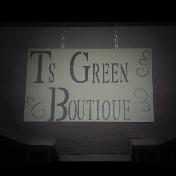 Profile Picture of Tegan Lingbeck (@tgreenboutique) on Poshmark