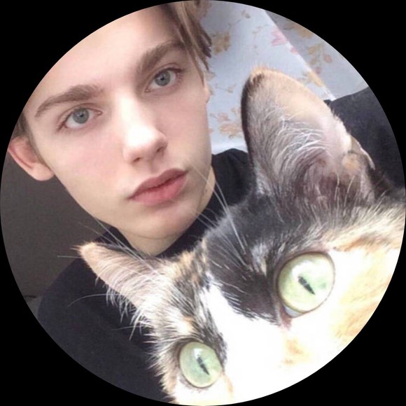 Profile Picture of Blondell Kniss (@knissblondell) on Poshmark