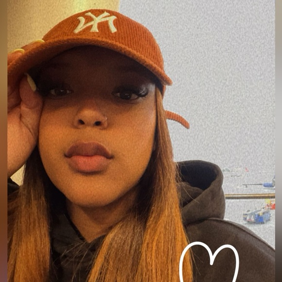 Profile Picture of Johnnay Branch (@johnnayb) on Poshmark