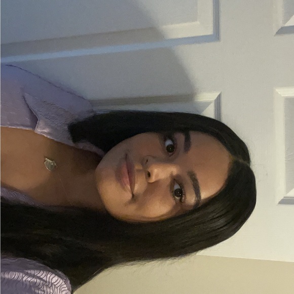 Profile Picture of Vivian Alvarado (@westvivian7) on Poshmark