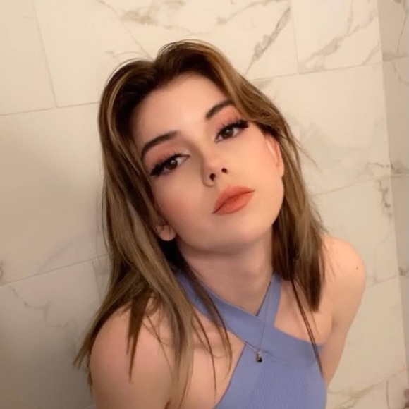 Profile Picture of Madison Helmick (@joahdjali) on Poshmark