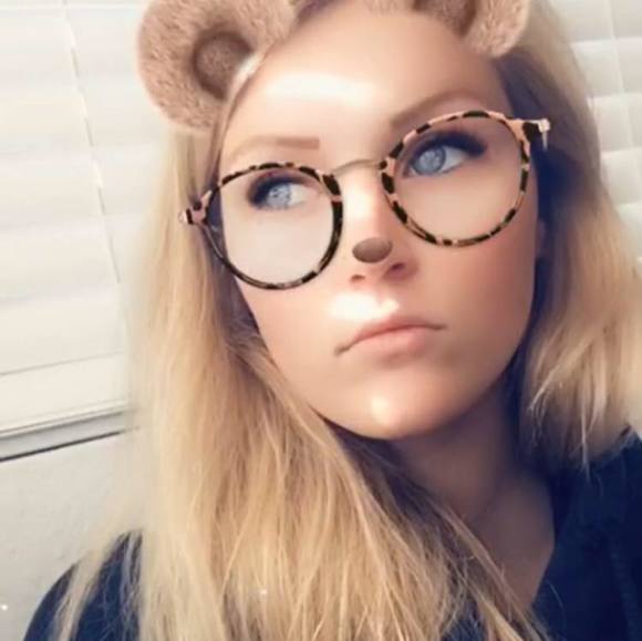 Profile Picture of Sarah Sechler (@sarah_sechler) on Poshmark