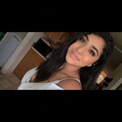 Profile Picture of Rebecca Alvarez (@BeckyAlvarezzz) on Twitter