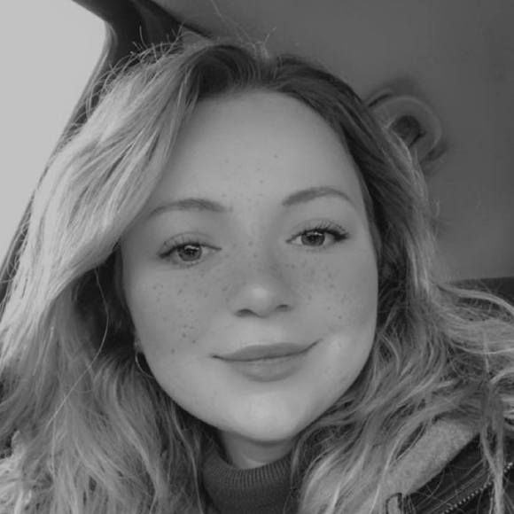 Profile Picture of Emma Coser (@emma_coser) on Poshmark