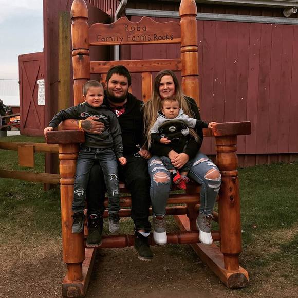 Profile Picture of Amber Winters (@wintersamber42) on Poshmark