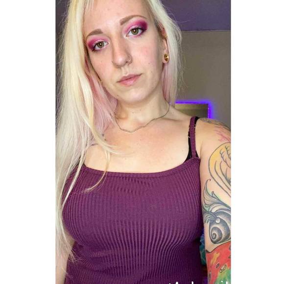 Profile Picture of Molly Hawkinson (@moonlightmol) on Poshmark