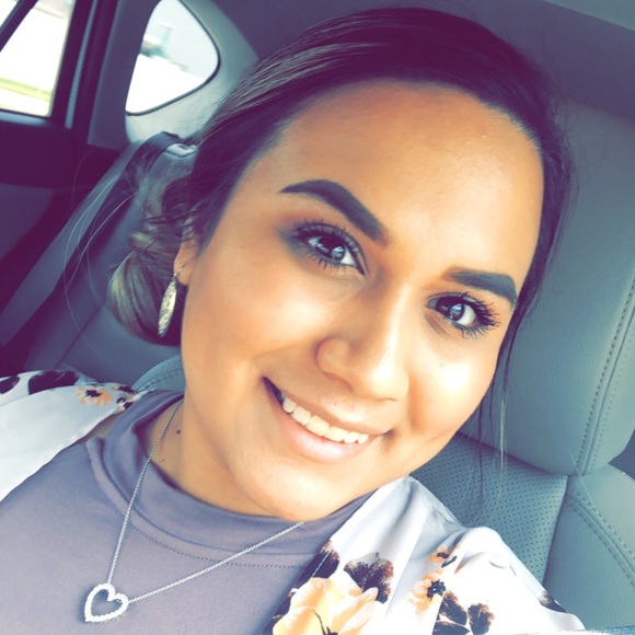 Profile Picture of Destiny Garcia (@gdest) on Poshmark